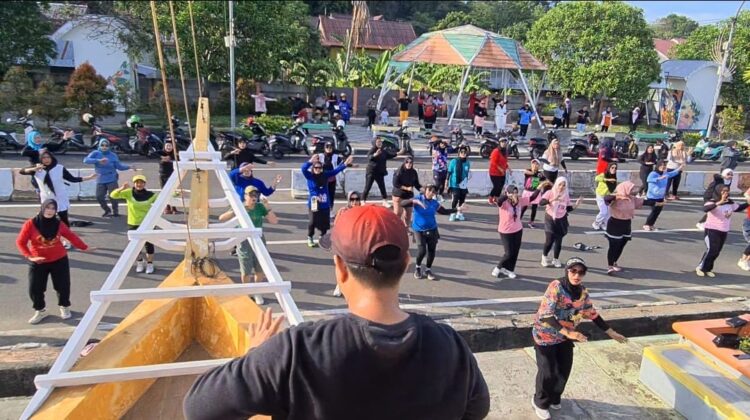 Senam Zumba Bersama Warga, Tasming Hamid Ajak Masyarakat Hidup Sehat