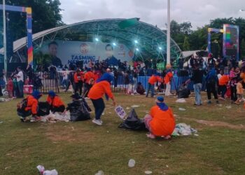 Usai Kampanye Akbar TSM-MO, Panitia Bersihkan Lapangan Andi Makkasau