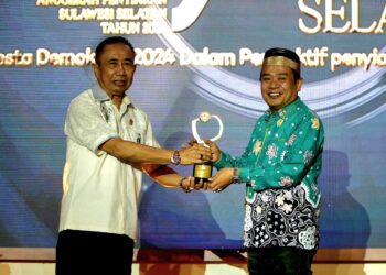 Peduli Penyiaran, KPU Sulsel Terima Penghargaan di Ajang KPID Award 2024