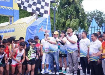Pj Wali Lepas Ribuan Peserta Parepare Love Run 2025