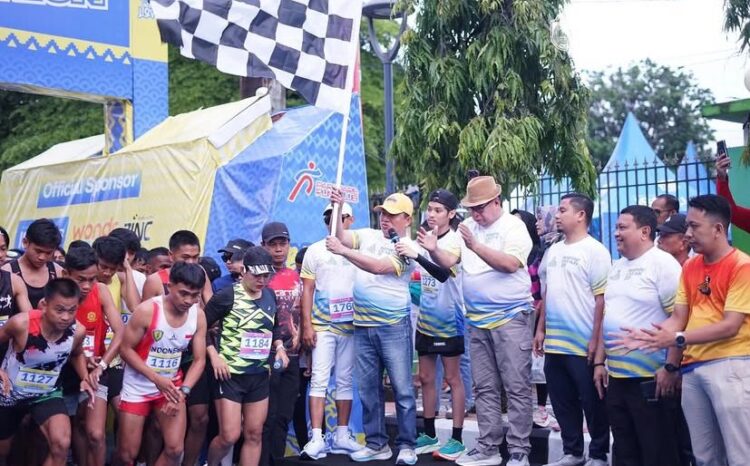 Pj Wali Lepas Ribuan Peserta Parepare Love Run 2025