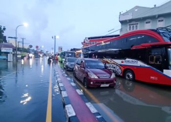 Kawasan Perkantoran Terendam Banjir, ASN Maros Diliburkan