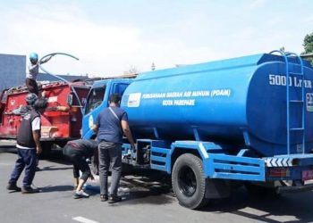 Kebakaran Hebat Melanda Toko Paris, PAM Tirta Karajae Kirimkan Bantuan Air untuk Pemadaman