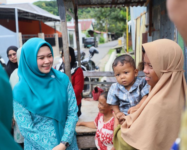 Ketua TP PKK Parepare Serahkan Bantuan untuk Balita Terindikasi Stunting