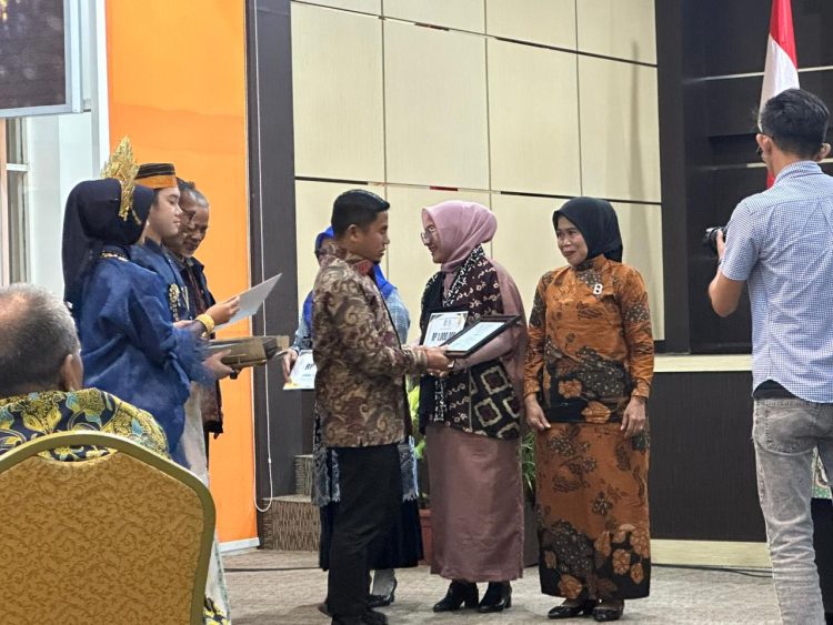 Wali Kota Parepare Hadiri Penuh Malam Anugerah Pendidikan 2025