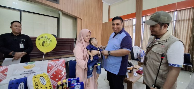 Kemensos Salurkan Bantuan ATENSI untuk Anak-anak Maros