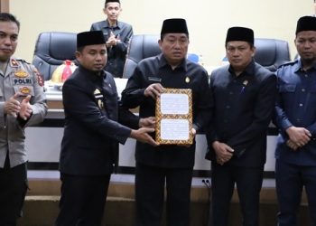 Tasming Hamid Serahkan Ranperda Pertanggungjawaban APBD 2024 di Rapat Paripurna DPRD Parepare