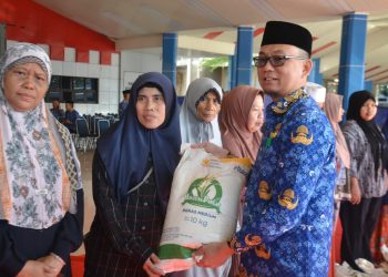 21.458 Keluarga di Maros Terima Bantuan Beras 20 Kg