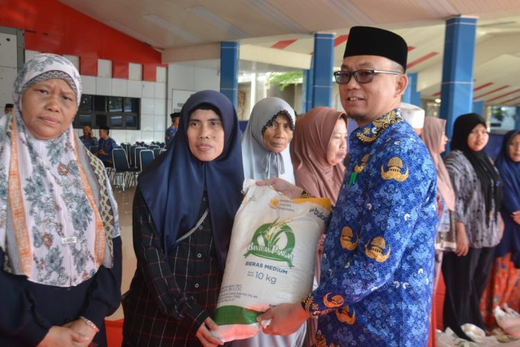 21.458 Keluarga di Maros Terima Bantuan Beras 20 Kg