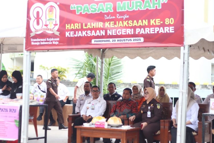 Wali Kota Tasming Hamid Apresiasi Pasar Murah Kejaksaan Negeri Parepare di HUT ke-80