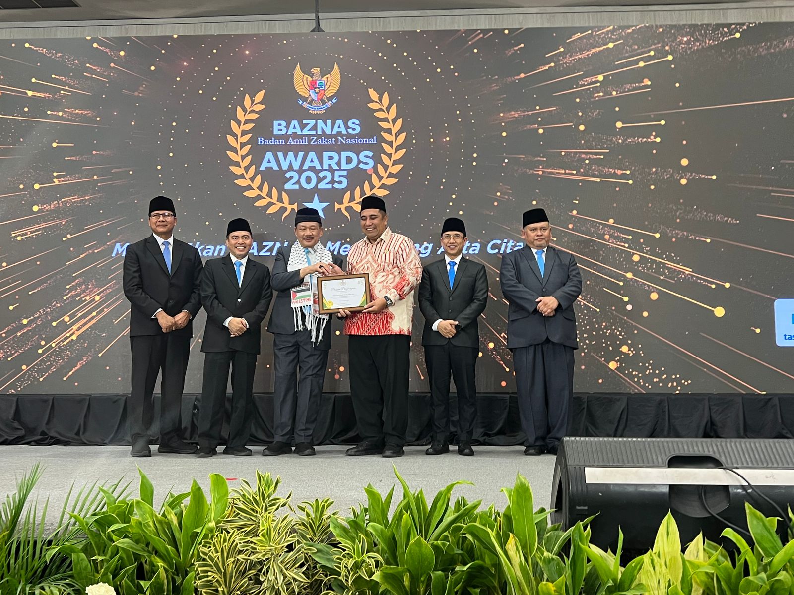Bupati Maros Terima Penghargaan Baznas Award