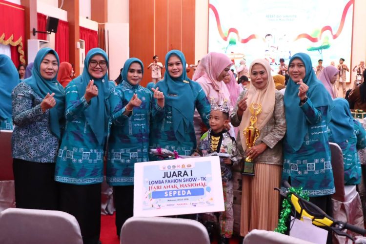 Ketua PKK Parepare Hadiri Penutupan Hari Anak Nasional di Makassar, Anak Parepare Raih Juara Fashion Show