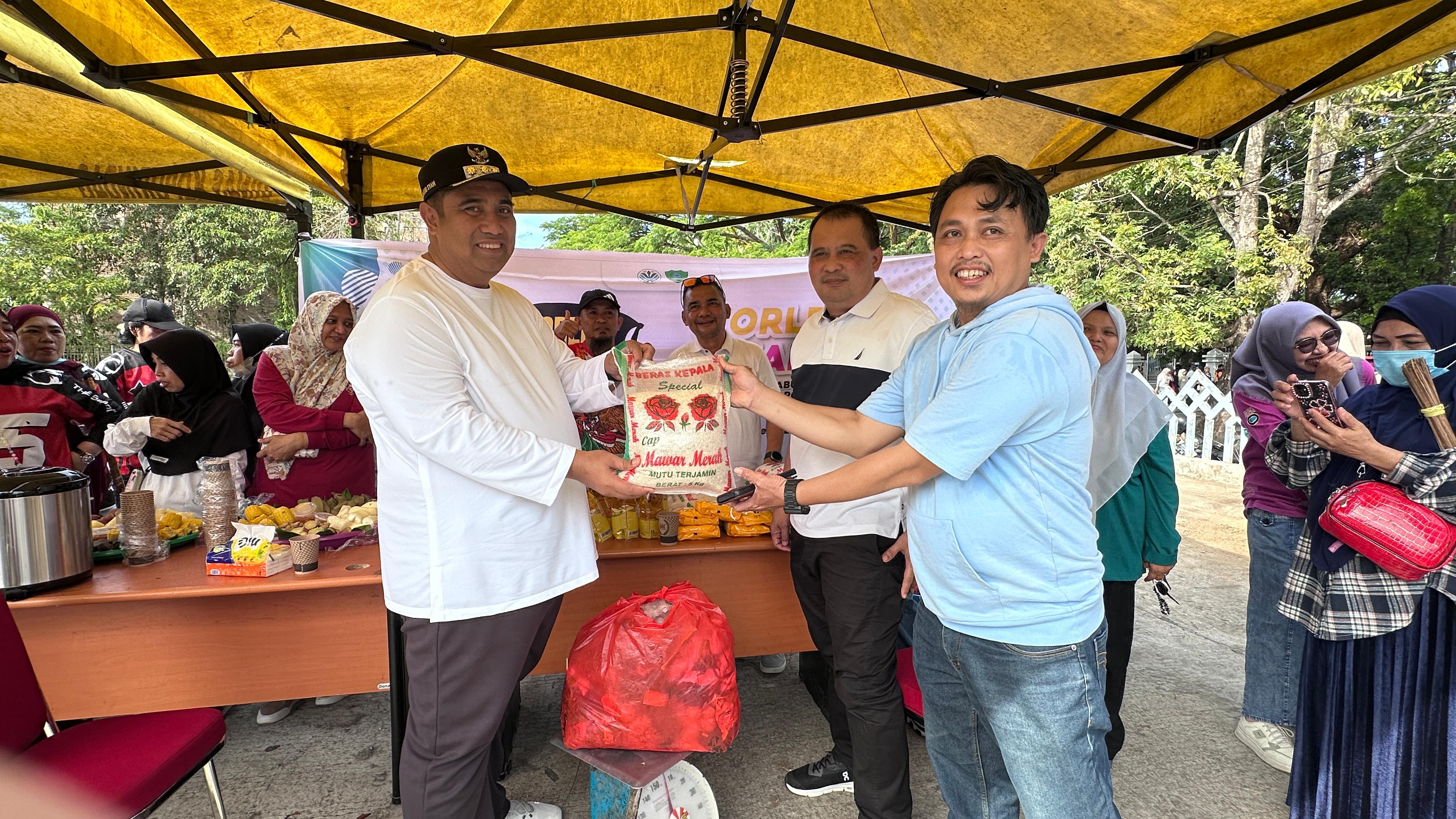 Peringati World Clean Up Day, Warga Maros Bisa Tukar Sampah ke Sembako