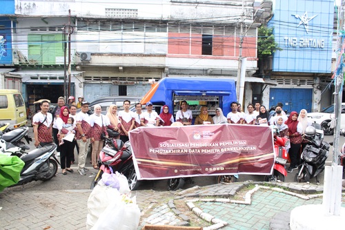 KPU Kota Parepare Laksanakan Sosialisasi Pemutakhiran Data Pemilih Berkelanjutan di Pasar Lakessi